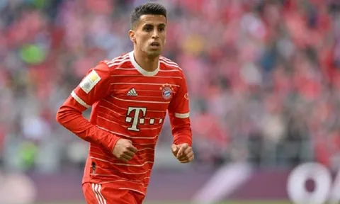 Joao Cancelo bị cản đường tới Barca