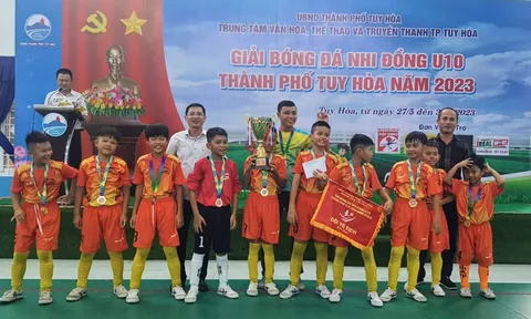 Đội phường Phú Thạnh vô địch giải Bóng đá U10 thành phố Tuy Hòa
