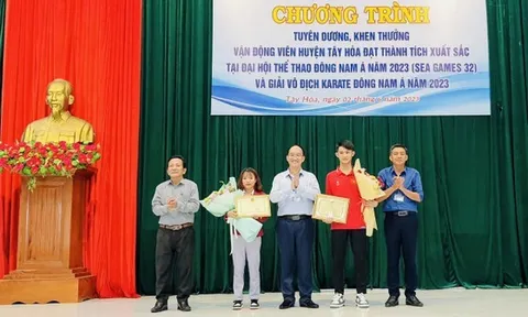 Huyện Tây Hòa khen thưởng vận động viên Lê Thị Tuyết đạt xuất sắc tại SEA Games 32