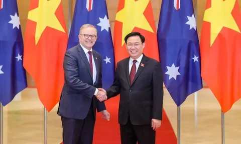 Chủ tịch Quốc hội Vương Đình Huệ hội kiến Thủ tướng Australia Anthony Albanese