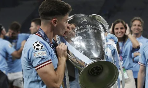 Haaland cân bằng thành tích của Cristiano Ronaldo, "ngôi sao" trẻ Julian Alvarez đi vào lịch sử