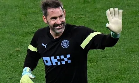Thủ môn Scott Carson san bằng kỷ lục của bộ đôi huyền thoại Paolo Maldini và Alessandro Costacurta