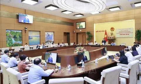 Lãnh đạo Quốc hội làm việc với Đoàn giám sát về đổi mới chương trình, sách giáo khoa