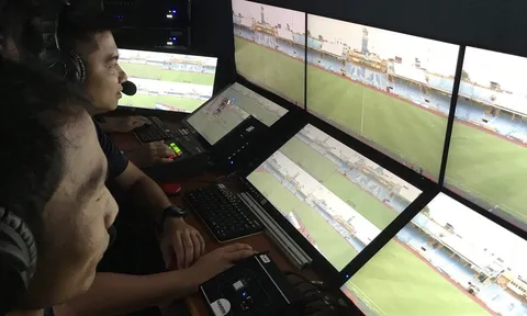 V.League 2023: Chờ VAR, đợi đến bao giờ?