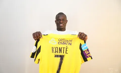 N'Golo Kante trở thành đồng đội của Karim Benzema