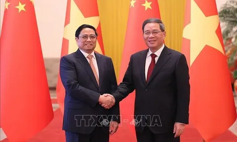 Thủ tướng Lý Cường chủ trì Lễ đón Thủ tướng Phạm Minh Chính thăm chính thức Trung Quốc
