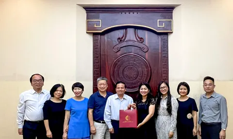 Hướng tới các hoạt động tổ chức Tuần văn hóa Việt Nam tại Pháp nhân kỷ niệm 50 năm thiết lập quan hệ ngoại giao Việt Nam-Pháp