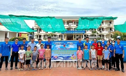 Huyện Kinh Môn tổ chức 4 lớp học bơi miễn phí cho học sinh khó khăn