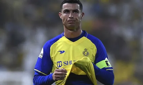 Nợ tiền Leicester City, đội bóng của C.Ronaldo nhận án phạt