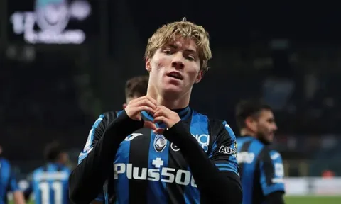 PSG tranh tiền đạo Rasmus Hojlund với Man United