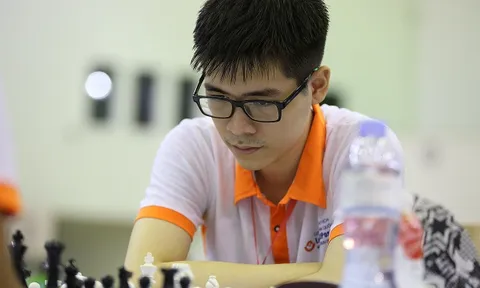 Lê Tuấn Minh thua Carlsen ở tứ kết giải cờ Vua Siêu Chớp online