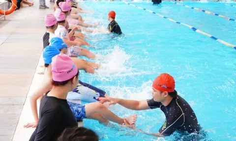 Hà Nội dạy bơi miễn phí cho trẻ em có hoàn cảnh khó khăn
