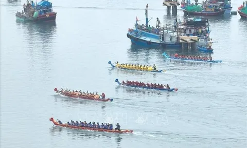 Tưng bừng giải đua thuyền rồng trên biển Đầm Nại