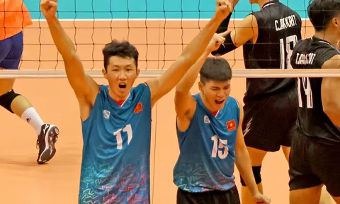 Đinh Văn Duy và Trương Thế Khải góp mặt đội hình tiêu biểu chặng 2 SEA V.League 2023
