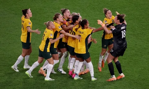 World Cup nữ 2023: Australia thắng nghẹt thở, gặp đội tuyển Anh ở bán kết