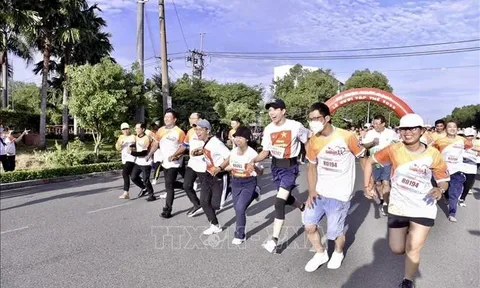 Giải chạy marathon gây quỹ cho Chương trình 'Lễ cưới tập thể' năm 2023