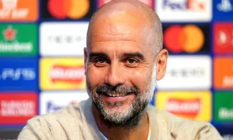 Huấn luyện viên Pep Guardiola phản ứng khi được hỏi về phong độ của Man United