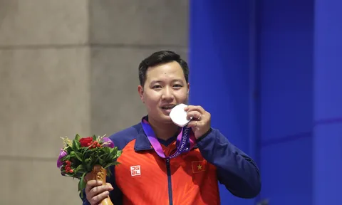 ASIAD 19: Xạ thủ Ngô Hữu Vương giành huy chương bạc đầu tiên cho đoàn Thể thao Việt Nam