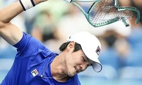Tay vợt Hàn Quốc đập vợt sau trận thua ở ASIAD 19