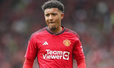 Huấn luyện viên Erik Ten Hag tiếp tục trừng phạt Jadon Sancho