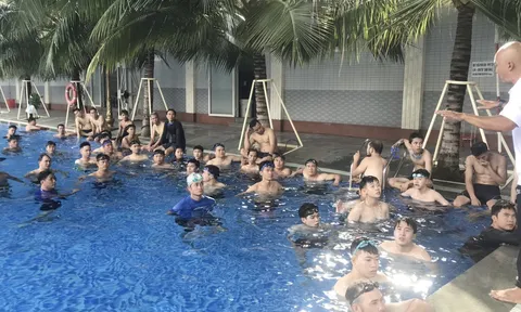 Bình Dương tổ chức Lớp tập huấn chuyên môn cho hướng dẫn viên dạy bơi và nhân viên cứu hộ năm 2023
