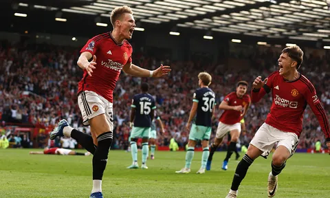 Chelsea thắng trận thứ ba liên tiếp, Man United ngược dòng kịch tính