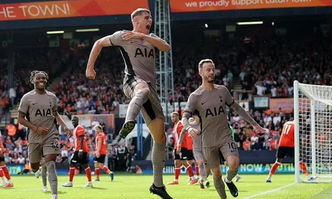 Tottenham có màn khởi đầu ấn tượng nhất sau hơn 60 năm