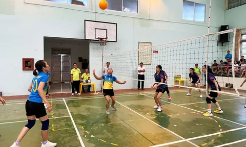 Trường THPT Lạng Giang số 2 vô địch giải Bóng chuyền hơi nữ nhà giáo, người lao động tỉnh Bắc Giang
