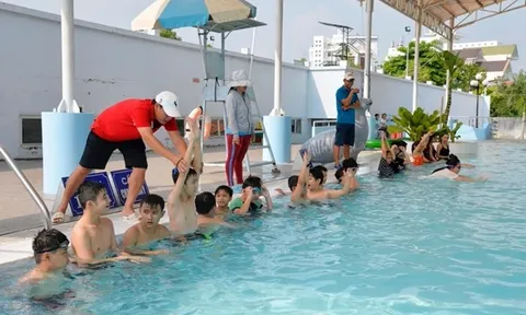 An Giang tăng cường phổ cập bơi cho trẻ em