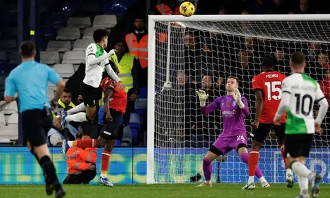 Vòng 11 Premier League: Luis Diaz ghi bàn giúp Liverpool thoát thua ở phút bù giờ