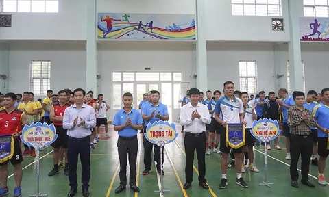 Giải Bóng chuyền nam ngành Giáo dục Quảng Bình tranh Cúp Báo Giáo dục và Thời đại