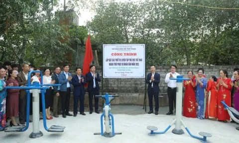 Hà Nội bàn giao điểm lắp đặt thiết bị thể dục thể thao ngoài trời ở xã Phùng Xá và xã Phương Tú
