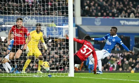 Thủ thành Andre Onana giúp Man United cán mốc ấn tượng