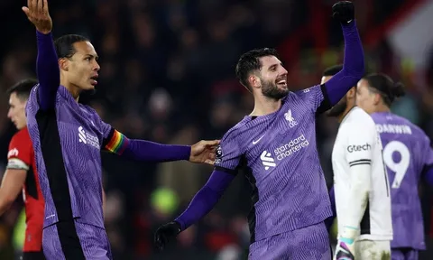 Liverpool giành chiến thắng tranh cãi, huấn luyện viên Klopp chưa nghĩ về cuộc đua vô địch