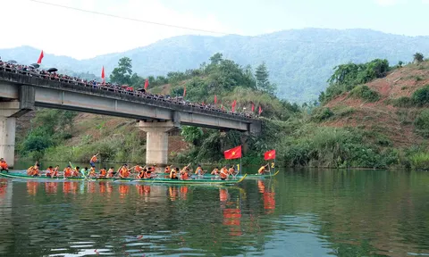 Giải Đua thuyền đuôi én huyện Sìn Hồ năm 2023