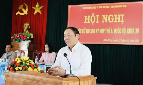 Bộ trưởng Nguyễn Văn Hùng tiếp xúc cử tri tại xã Đắk Nông (huyện Ngọc Hồi) và xã Ngọc Tụ (huyện Đắk Tô)
