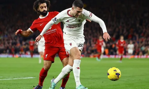Sau vòng 17 Premier League: Arsenal trở lại ngôi đầu, Man United buộc Liverpool chia điểm
