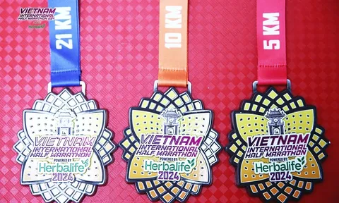 Huy chương giải Bán Marathon Quốc tế Việt Nam 2024 đã có mặt tại Hà Nội
