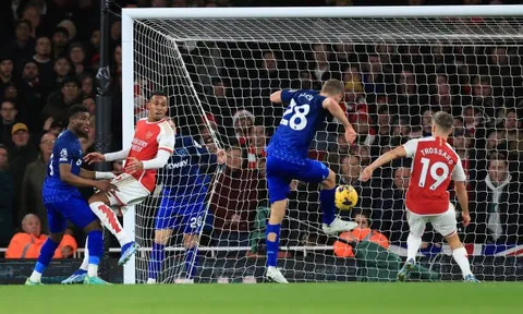 Huấn luyện viên David Moyes phá dớp không biết thắng trước Arsenal tại Emirates