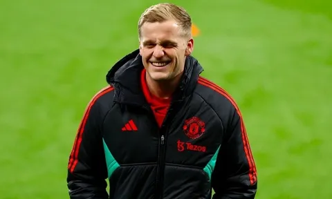 Man United đẩy Donny van de Beek sang Bundesliga
