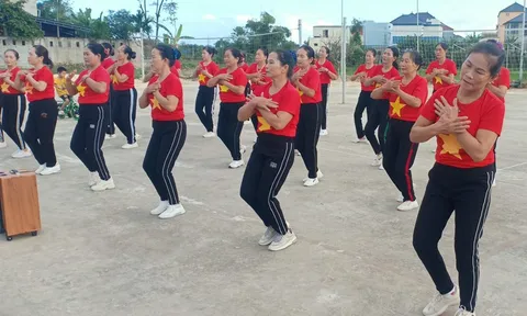 Hội Người cao tuổi huyện Quảng Ninh sôi nổi với phong trào dân vũ thể thao 