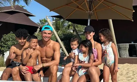 Ronaldo cùng bạn gái tận hưởng kỳ nghỉ ở Dubai trước trận giao hữu với Messi