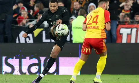 Kylian Mbappe tỏa sáng, PSG vững chắc ngôi đầu tại Ligue 1