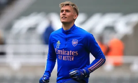 Arsenal chia tay thủ môn Alex Runarsson