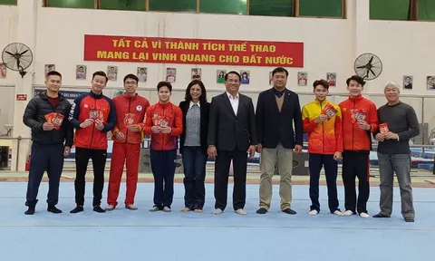 Cục trưởng Cục Thể dục thể thao Đặng Hà Việt thăm và chúc Tết đội tuyển nam Thể dục dụng cụ