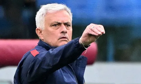 Huấn luyện viên Jose Mourinho học tiếng Đức để thay thế Thomas Tuchel tại Bayern Munich?