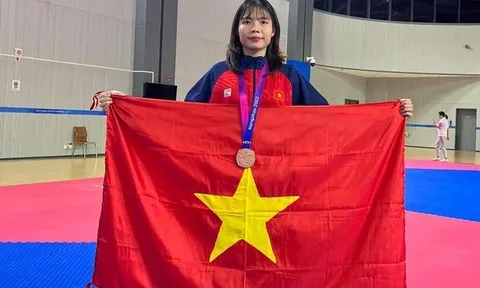 Võ sỹ Bạc Thị Khiêm giành huy chương bạc giải Taekwondo Canada mở rộng 2024