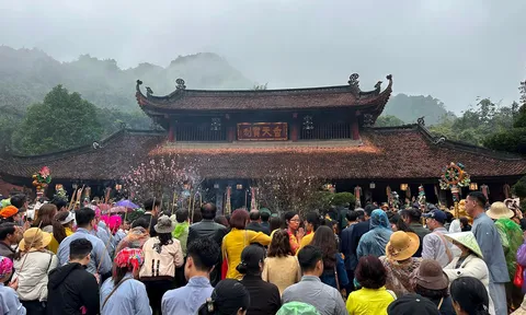 Khai hội chùa Hương năm 2024