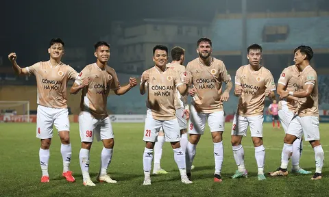 Vòng 9 V.League 2023-2024: Huấn luyện viên Kiatisuk ra mắt ấn tượng