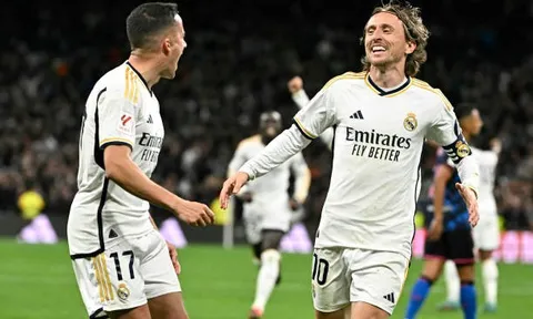 Tái hiện siêu phẩm, Modric đi vào lịch sử La Liga